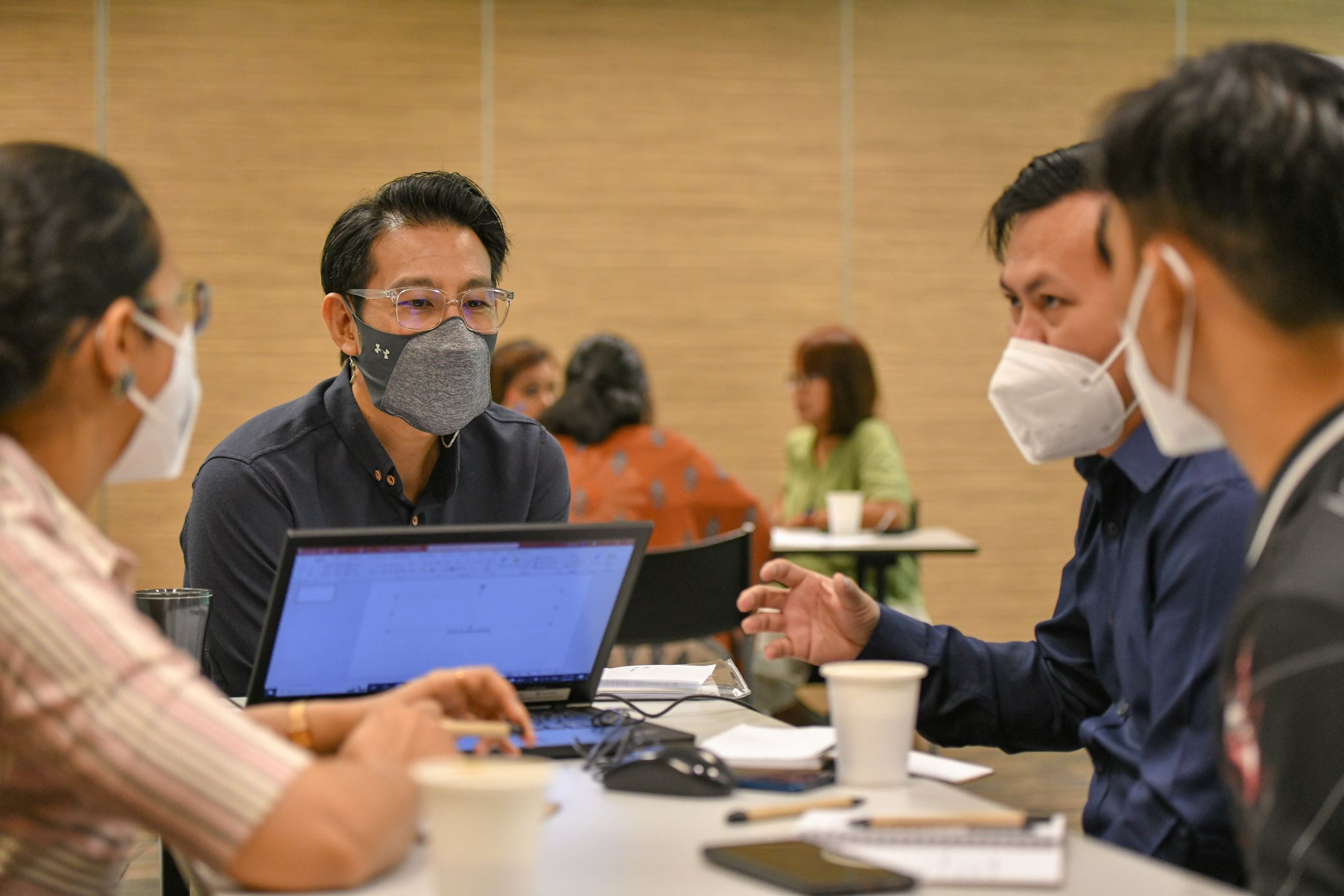 IMF Adviser Jeremy Heng from SIF’s digital storytelling initiative Our Better World (second from left) giving guidance during a collaborative brainstorm session